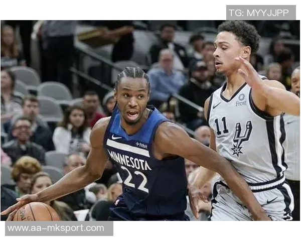 克洛尼首节火力全开四记三分狂砍13分1板1断展现神准外线能力 克洛尼首节火力全开四记三分狂砍13分1板1断展现神准外线能力