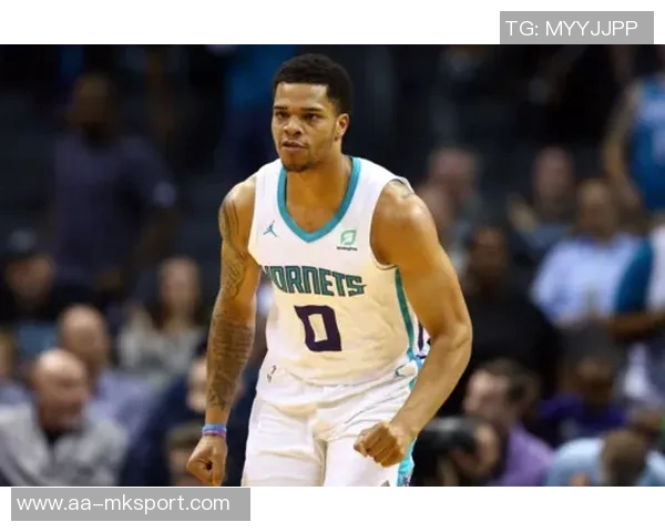 迈尔斯布里奇斯表现出色14投6中贡献17分4篮板三分球命中率高达50 迈尔斯布里奇斯表现出色14投6中贡献17分4篮板三分球命中率高达50