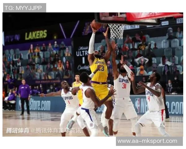 克拉克斯顿全能表现闪耀赛场17分9板7助4帽助球队取得胜利