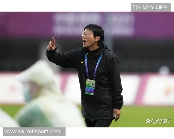 给邵佳一与国足更多时间期待他们的成长与突破