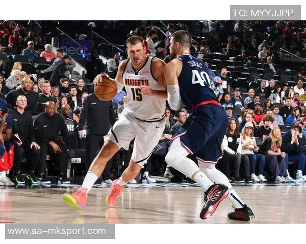 卢教练分析祖巴茨表现受限原因强调魔术防守让其难以发挥优势 卢教练分析祖巴茨表现受限原因强调魔术防守让其难以发挥优势