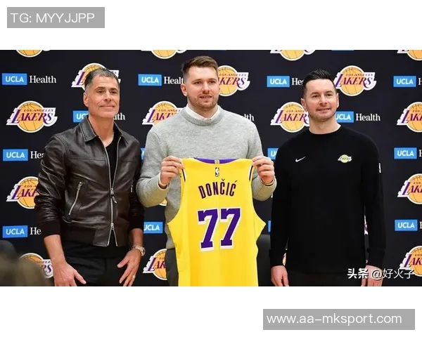 湖人消息:东契奇伤情乐观预计下周即可回归球队阵容 湖人消息:东契奇伤情乐观预计下周即可回归球队阵容