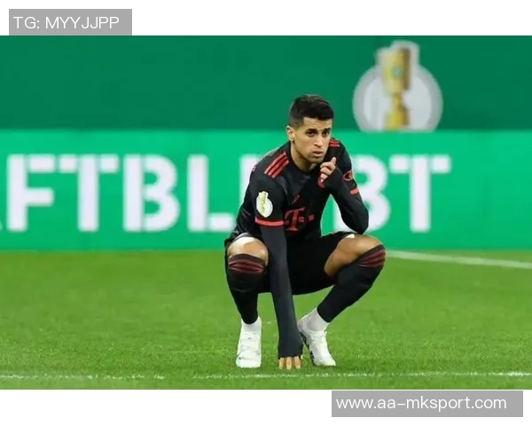 坎塞洛见面会因转会文件未完成延迟大批记者在外苦等无法入场