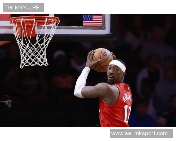 阿德巴约表现亮眼14投7中三分球命中率高达57贡献21分12篮板7助攻2抢断