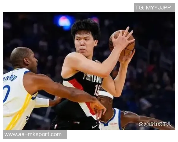 媒体人点评小杨防守风格称其象征性扑救难以适应NBA比赛节奏